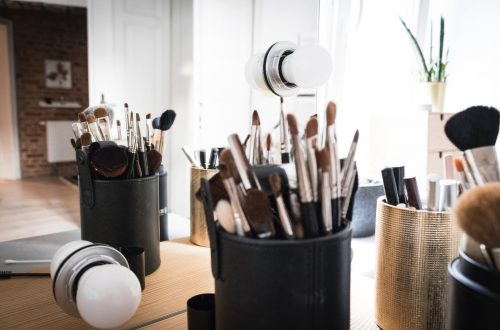 makeup brush